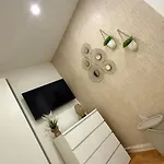 Aot - Guest House